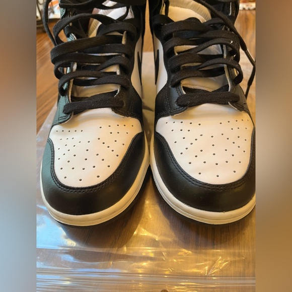 Women’s Nike Dunk High Black & White Size 10 NWOT - Picture 5 of 9